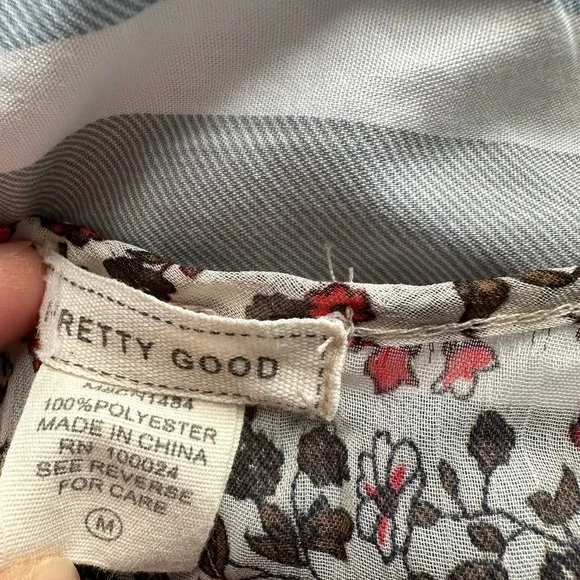 Pretty Good Top with Ruffles - Picture 6 of 6